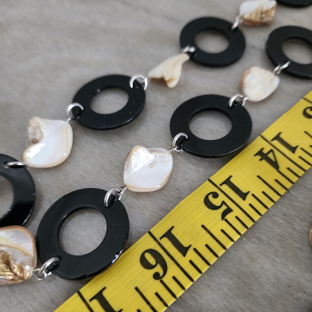 Source Unknown Shell and Black Necklace Set - Picture 9 of 11